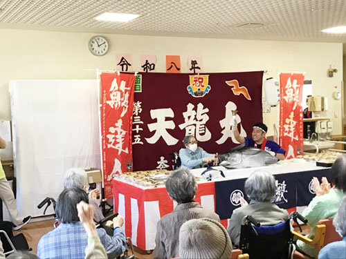 マグロ解体ショー